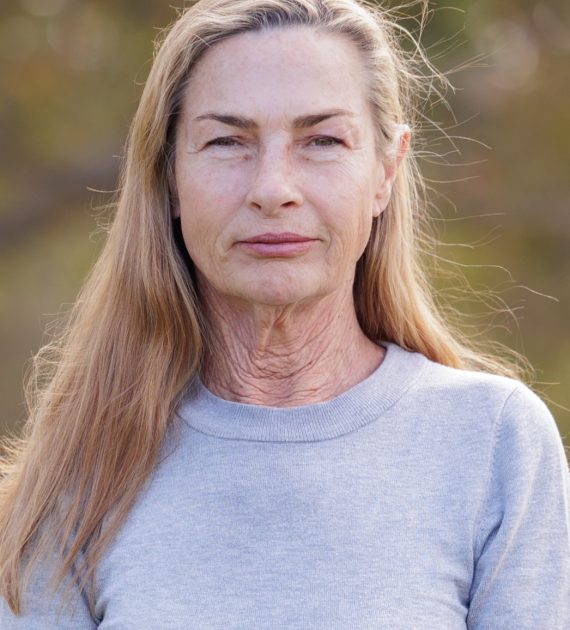 Lara Peake portrait photo